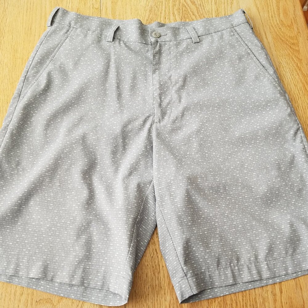 PGA Tour Golf Shorts Gray Moisture Wicking Easy Care Stretch 32 x 9.5 EUC